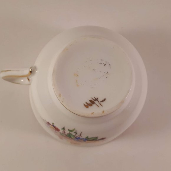 Vintage pretty Vale bone china floral teacup and saucer-England - Picture 8 of 8